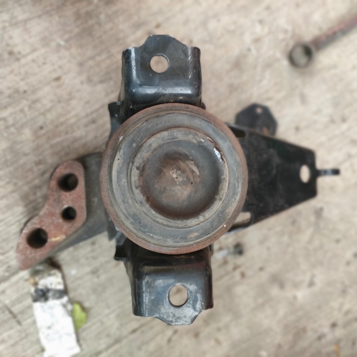 engine mounting kanan Ayla agya 1000cc