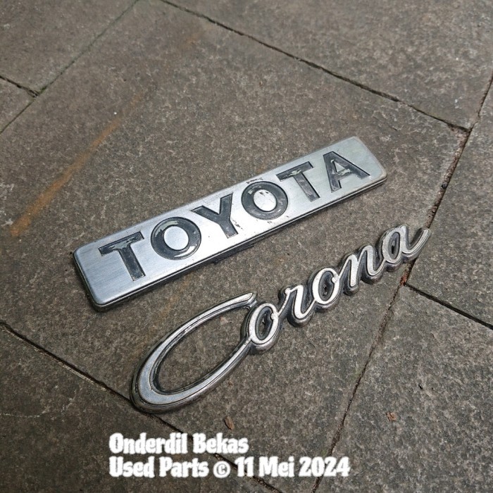 emblem bagasi toyota corona rt132