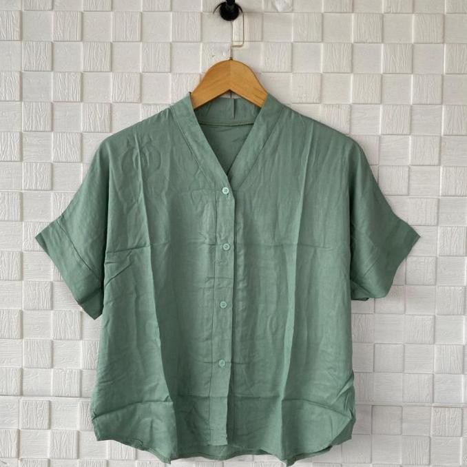 KEMEJA KANCING LENGAN PENDEK WANITA / ATASAN V NECK BASIC POLOS WANITA / KOREAN STYLE / KEMEJA KATUN