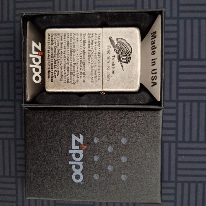 Korek Zippo Motif The Expendables Silver Full Grafir 4 Sisi Korek Api Zippo Original Zippo Premium