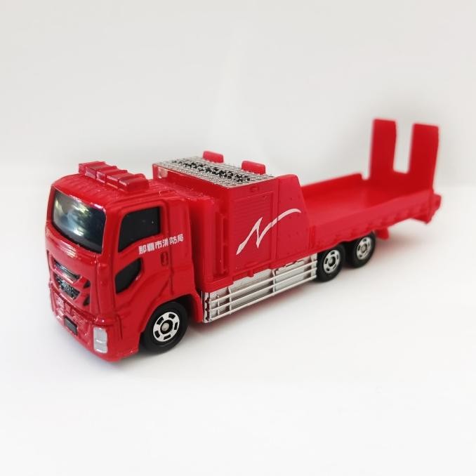 Tomica Isuzu Giga Long Merah
