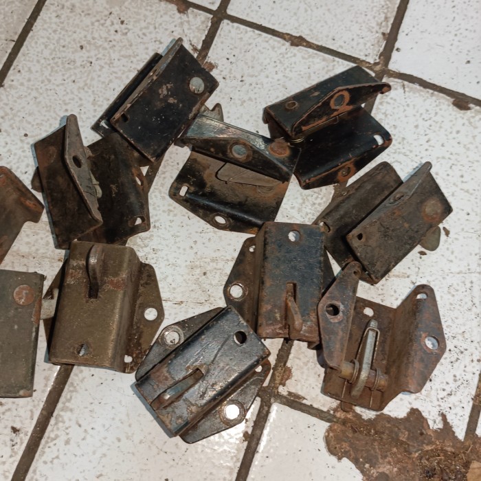 kaitan jok bawah Vespa Excel original bekas RESTOCK