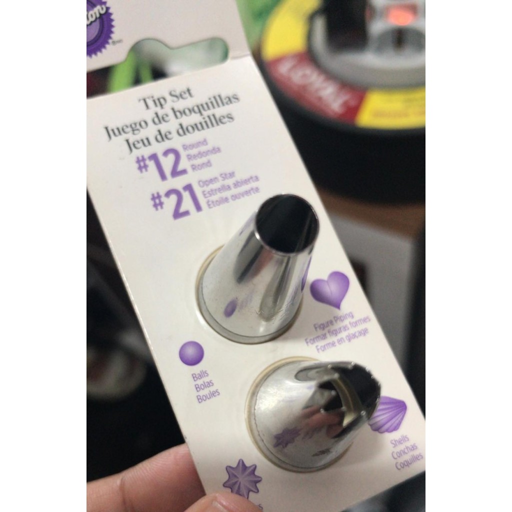 

Wilton Spuit Buttercream Set Tip 12 dan 21 (2pcs) Stainless