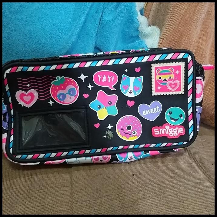 

GRATIS ONGKIR TAS KECIL SMIGGLE, TEMPAT PENSIL PEN SMIGGLE !!!