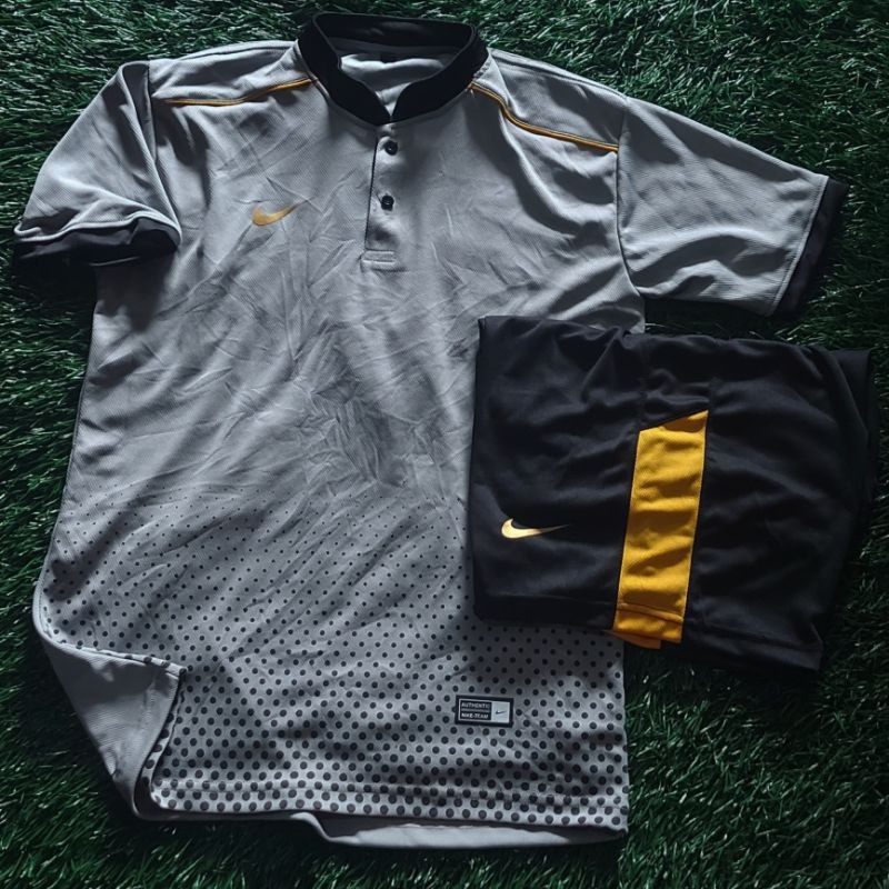 TERMURAH  SETELAN jersey sepakbola dan futsal gradasi kerah sanghai Nike polkadot