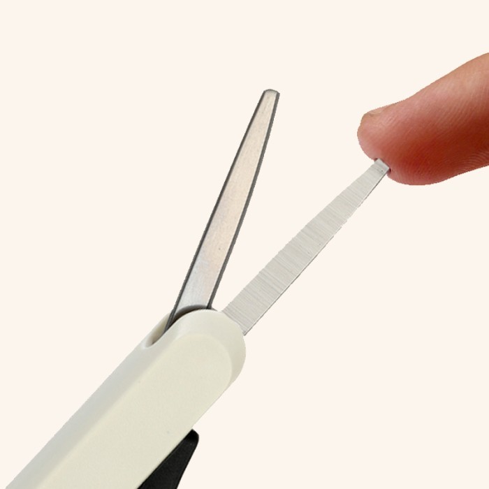 

Kokuyo A Little Special Portable Scissors Cutter Wsg-Hss320Red