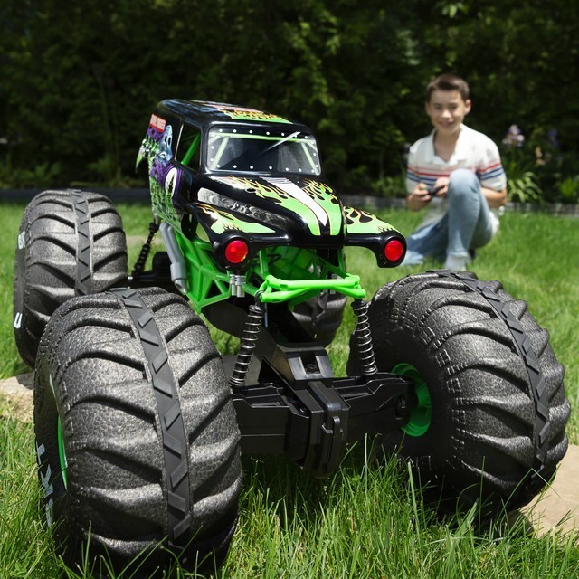 Mainan Mobil Monster Jam Rc Mega Grave Digger 1:6