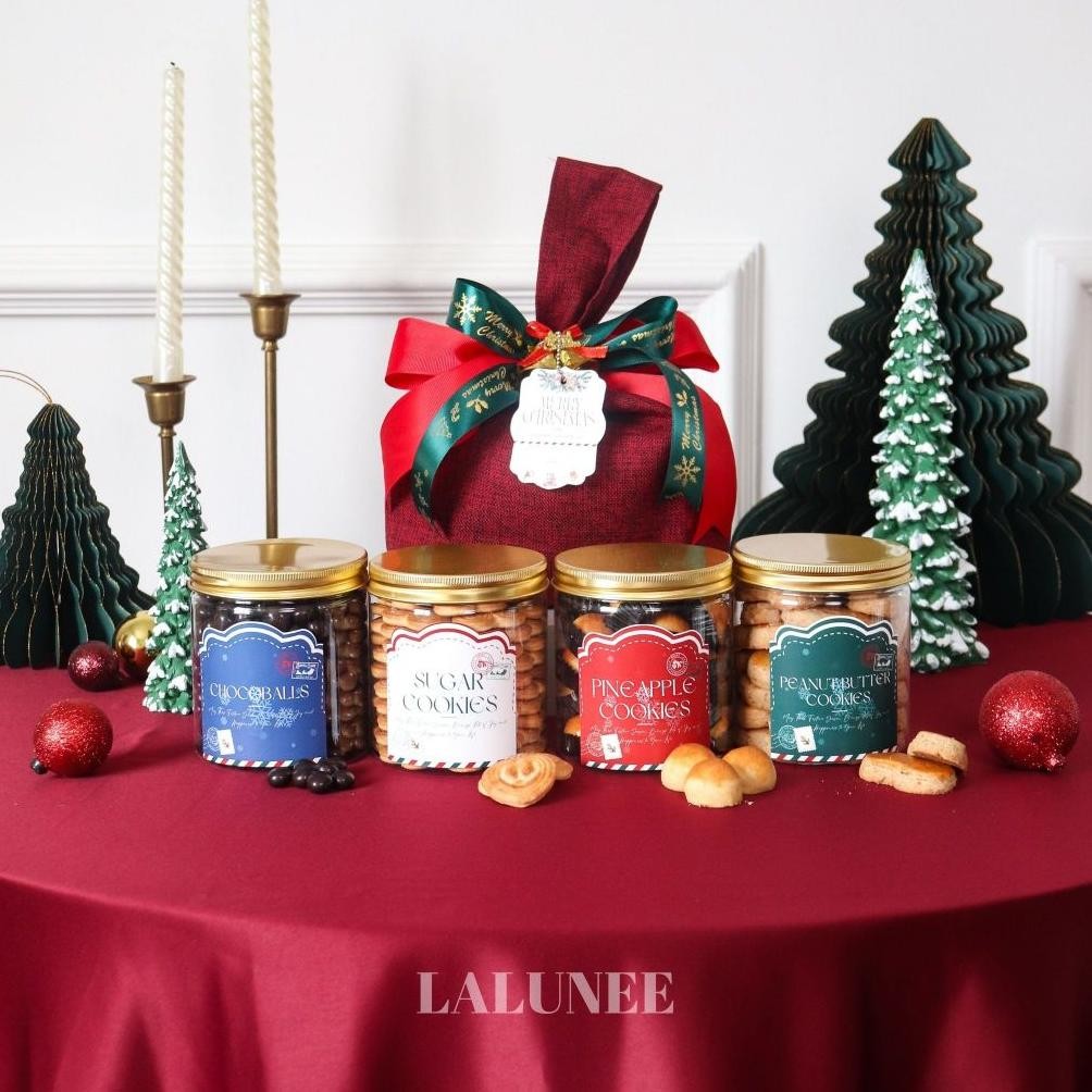 

Bingkisan Natal - Hampers Natal Isi Kue Kering dan Coklat - Souvenir Tas Natal Unik - Hadiah Natal