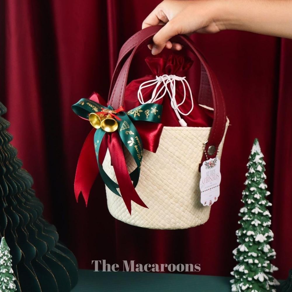 

Beli 2 Lebih Murah Hampers Tas Anyaman Isi Cangkir Set Natal / Christmas Parsel Souvenir Keranjang Original