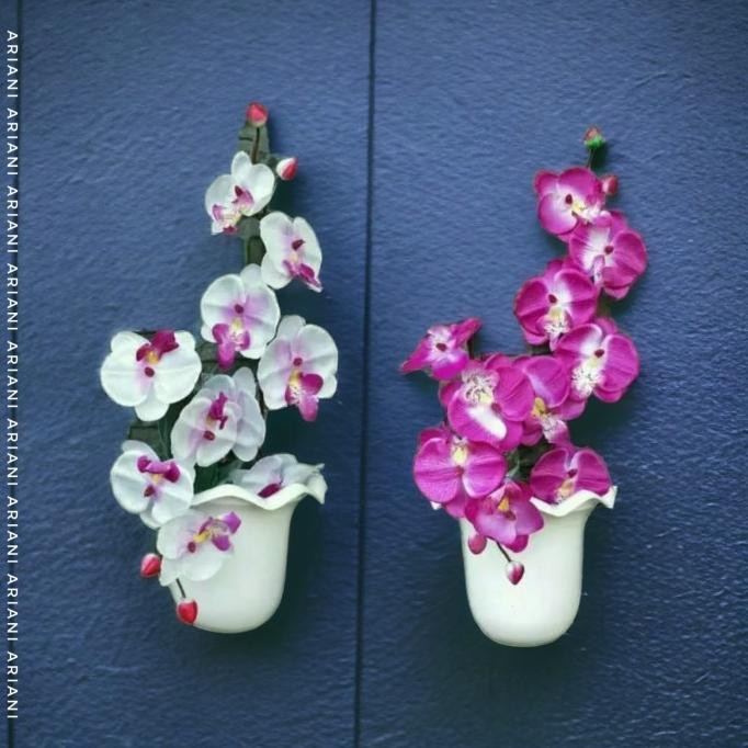 Set bunga plastik anggrek dengan pot dinding plastik