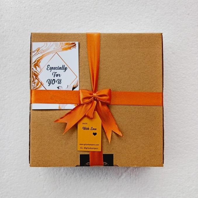 KADO NIKAHAN / KADO PERNIKAHAN / HAMPERS WEDDING KAIN BATIK SARIMBIT