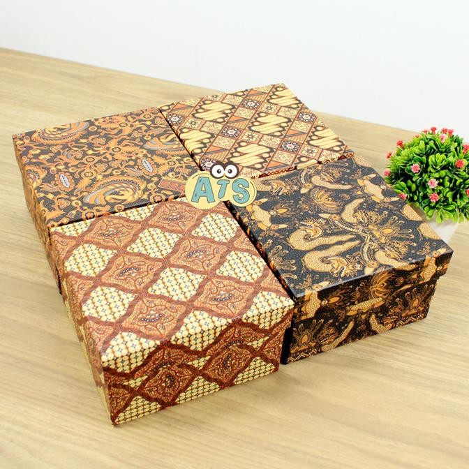 

BARU FOUR SHAPE BOX LOVE&BATIK KIKY LARGE