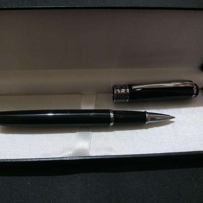 

Murah Meriah ! Pulpen Eksklusif Roller Ball 720 Hitam kilap Klip Silver Free Grafir