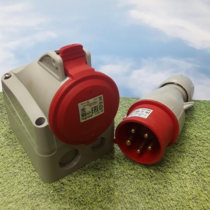 Stop kontak Legrand 5 pin kaki 3P+N+E 16A Outbow surface mounting