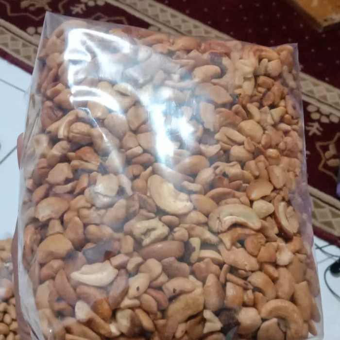 

Ready Kacang Mete Patahan/Pecah 1Kg