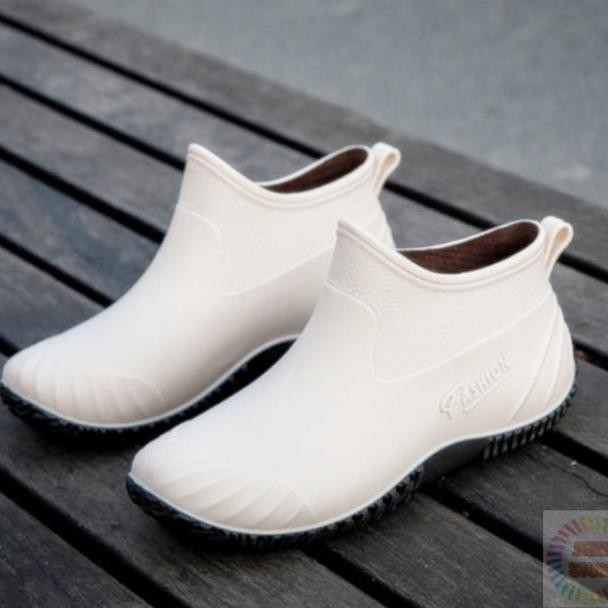 Sepatu Boot Karet Fashion Wanita Tahan Air Nyaman