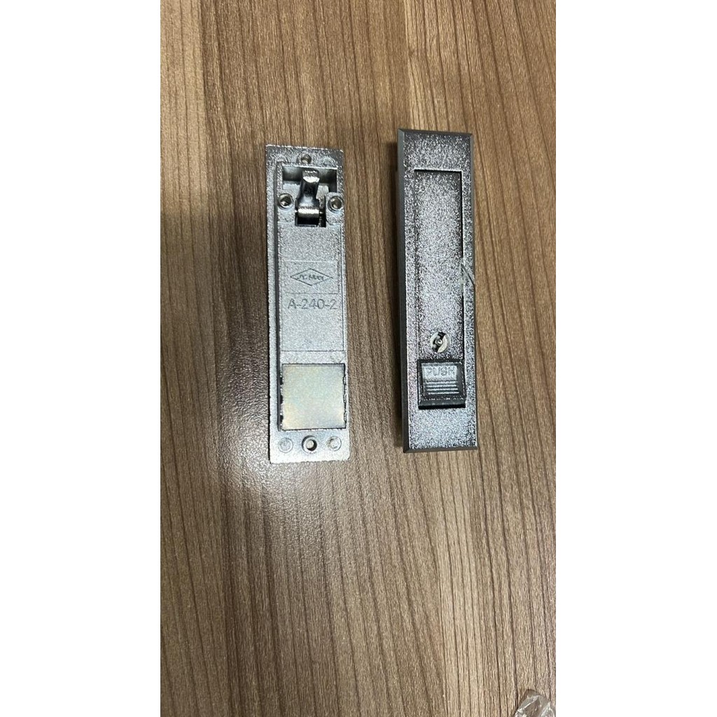 

Jy-huei A-240-2 KUNCI PANEL JYHUEI JY HUEI / Kunci A 160 - 3 (Push Lock)