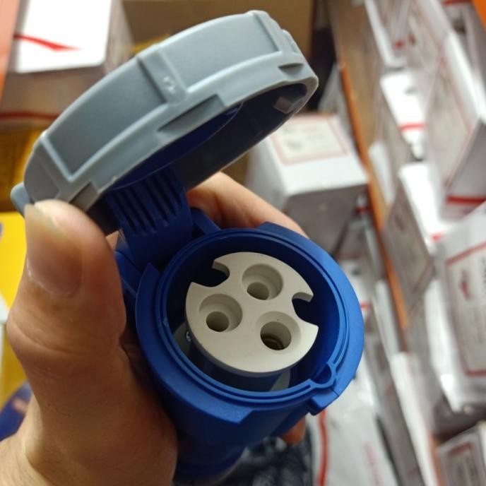 

Industrial Plug & Socket 3 Pole 16 A Fort