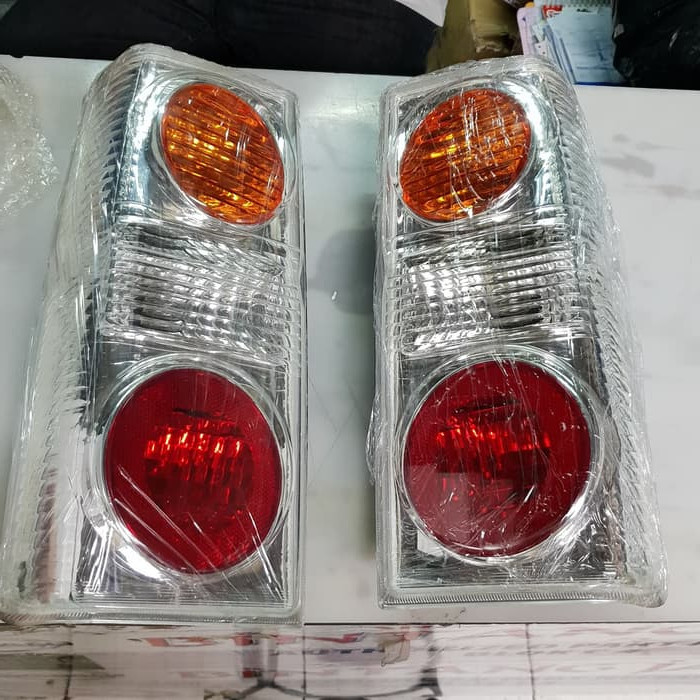Lampu Belakang Nissan Terrano