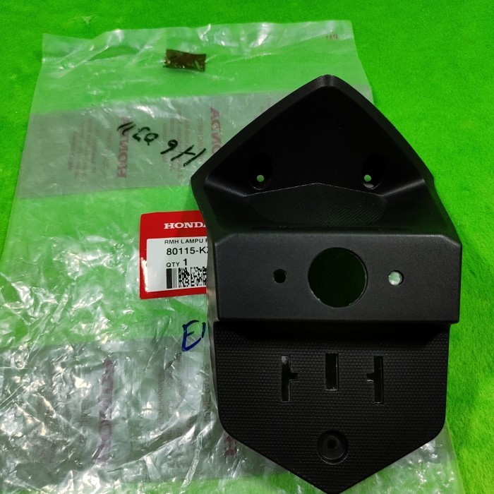 COVER DUDUKAN LAMPU PLAT NOMOR BELAKANG MATA KUCING VARIO 125 OLD