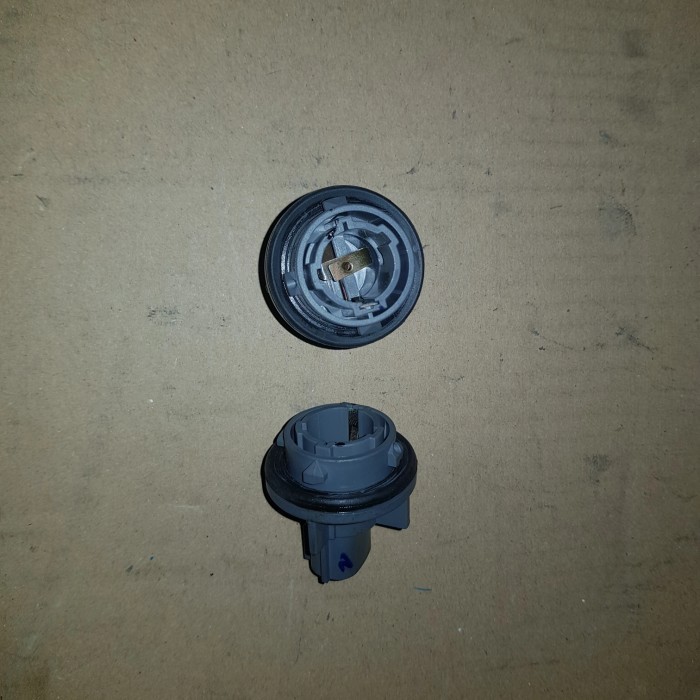 SOKET LAMPU SEN ORI+ BOLAMNYA MOBIL PANTHER CAPSUL TAHUN 2005