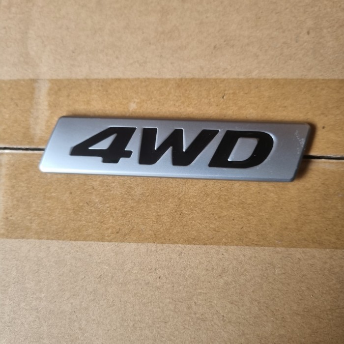 EMBLEM LOGO 4WD LOGAM