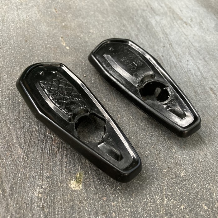 PLASTIK TATAKAN SPION TANDUK FENDER TOYOTA COROLLA KE70 DX 4K 1980 87911/87941-12070