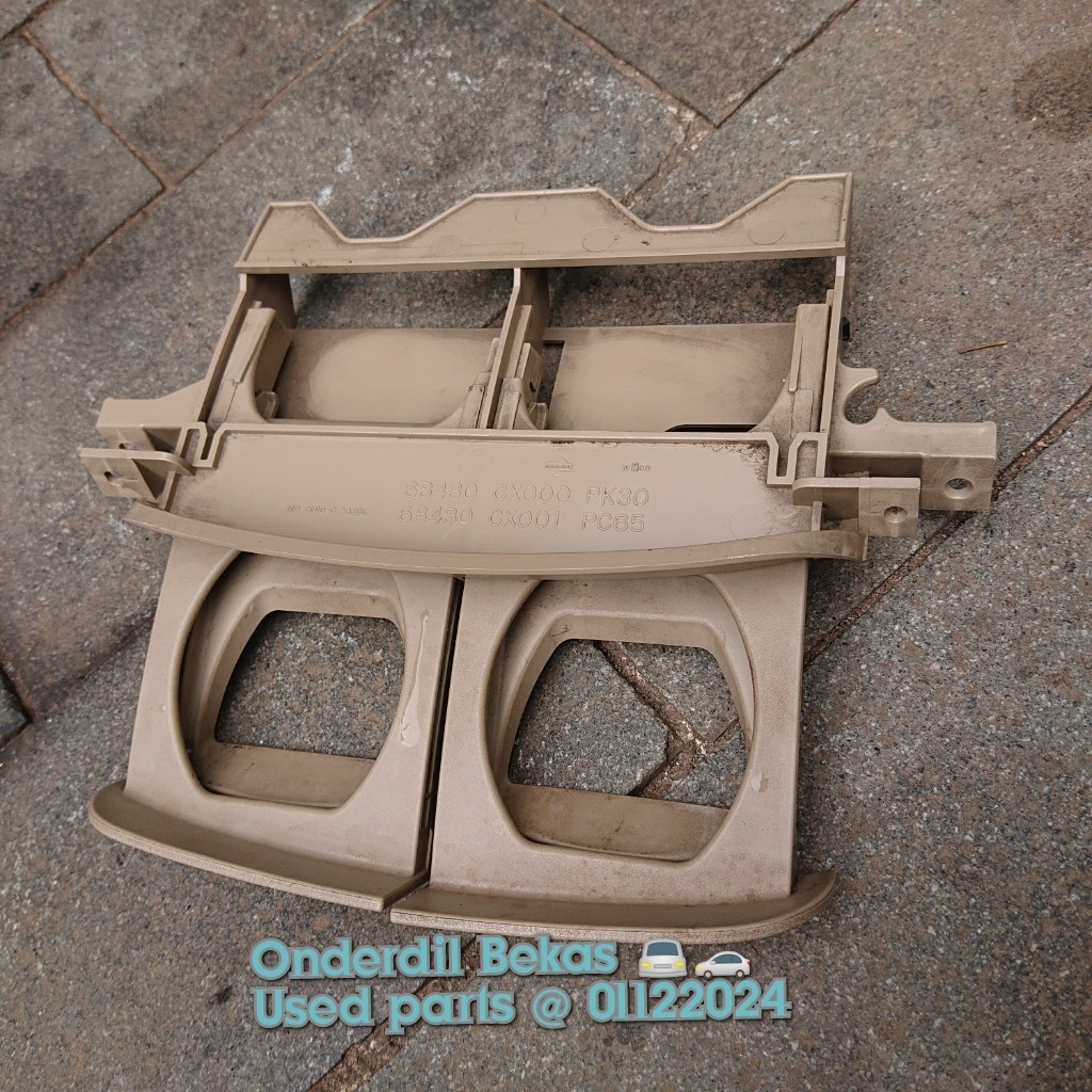 cup holder dashboard Nissan Serena C24