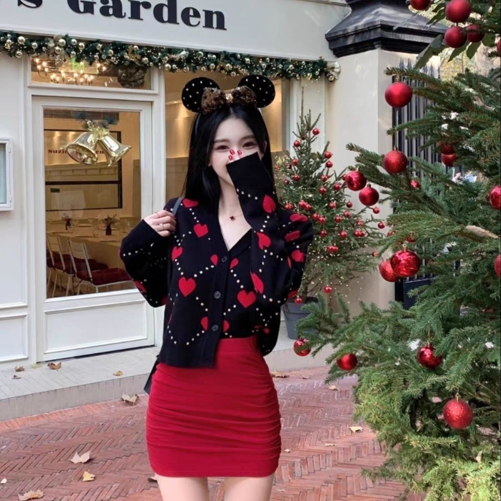 [Cream Winnie]Sweater bermotif cinta manis kardigan kerah V merah desain pendek wanita