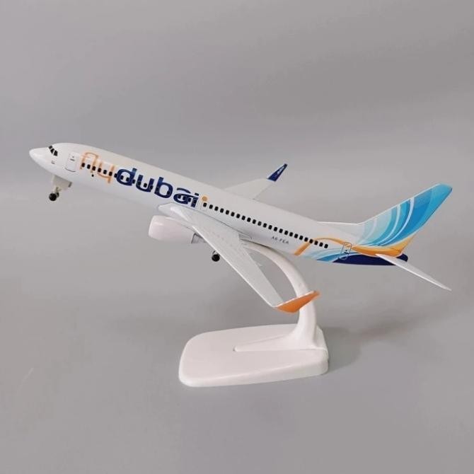 miniatur Diecast pesawat fly Dubai 20 cm Boeing 737