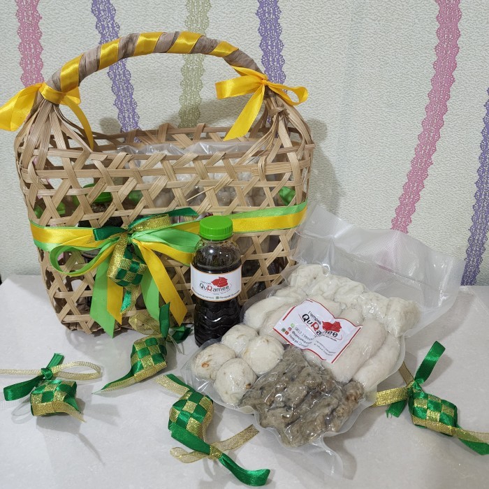 

Imlek Pempek Hampers Box Hadiah Gift Hari Raya Imlek / Idul Fitri / Natal - Box 15 pcs !NEW
