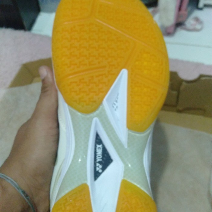 Murah TERMURAH - Sepatu Olahraga Badminton SHB 65 Z3 Wide - Cream Non COD