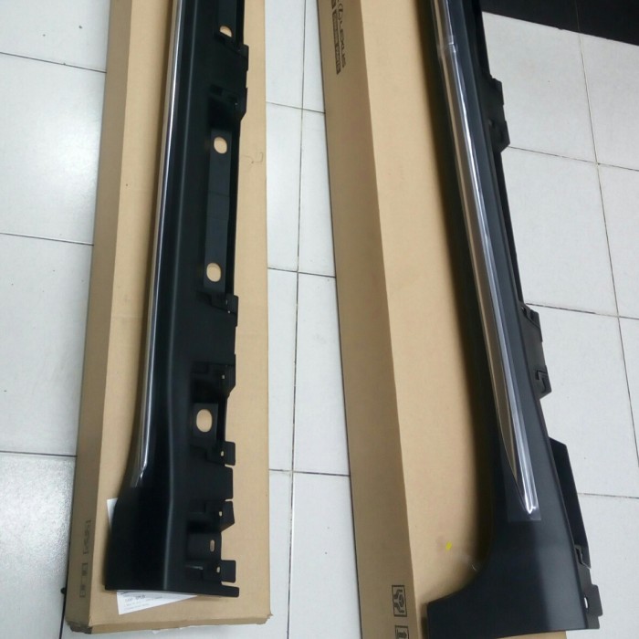 Side Skirt list Body Samping Innova Venturer original