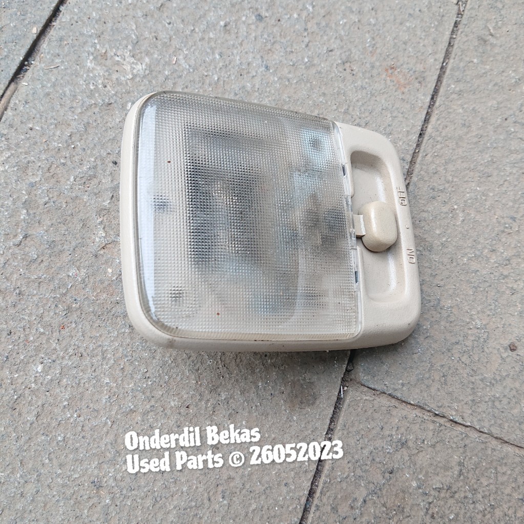 lampu kabin belakang nissan serena c24