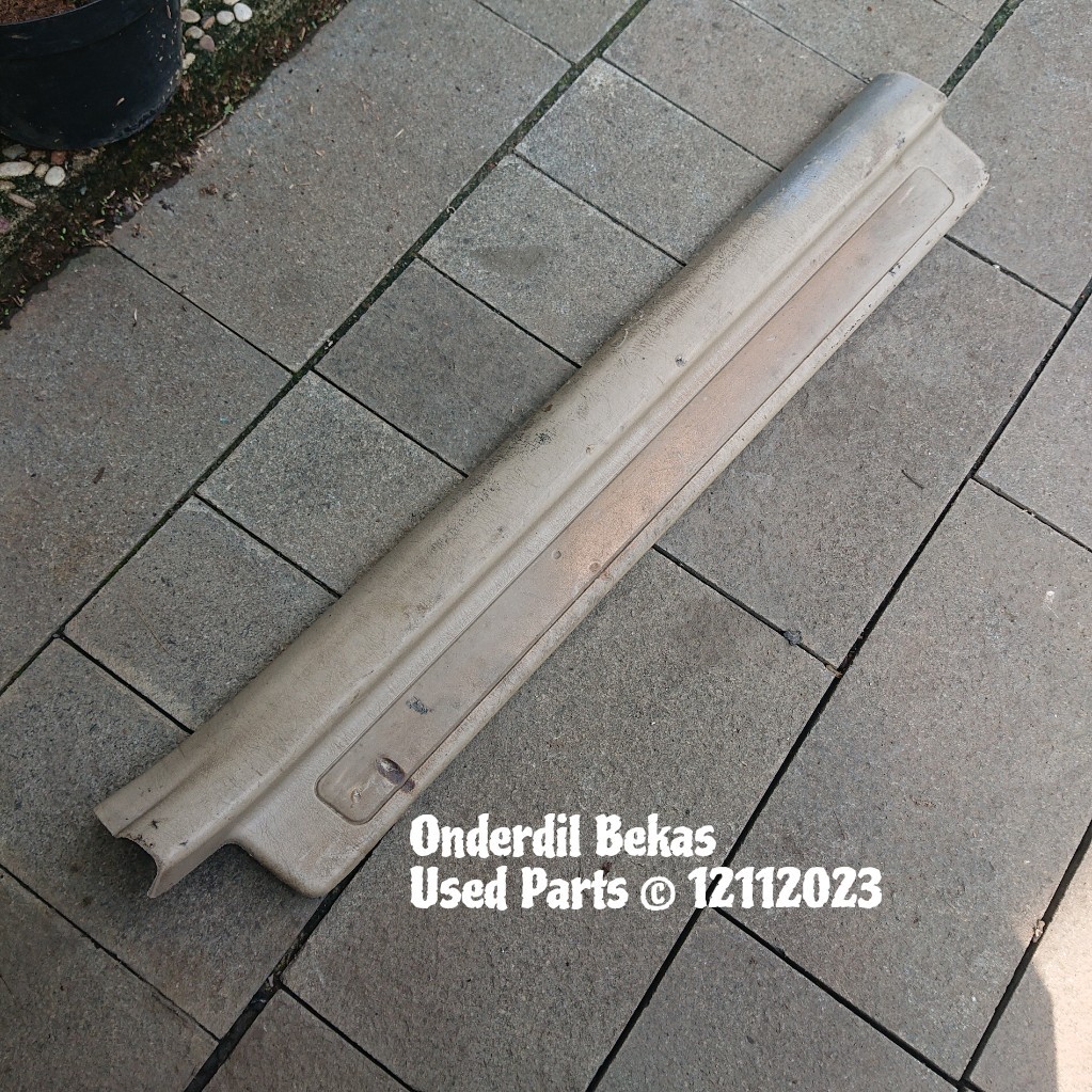 door sill plate kanan depan FR Toyota corolla altis 2002