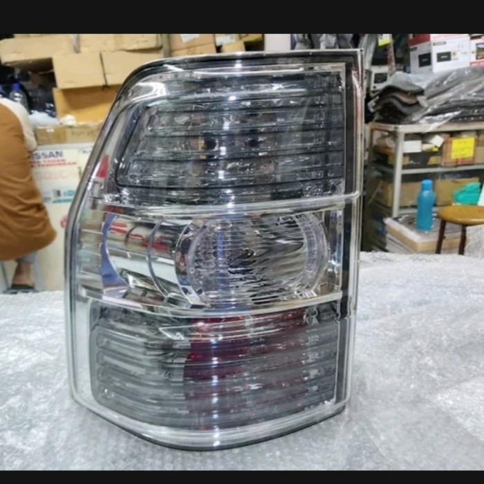 Lampu stop belakang Pajero v93 v97 Original Mitsubishi lampu rem v93