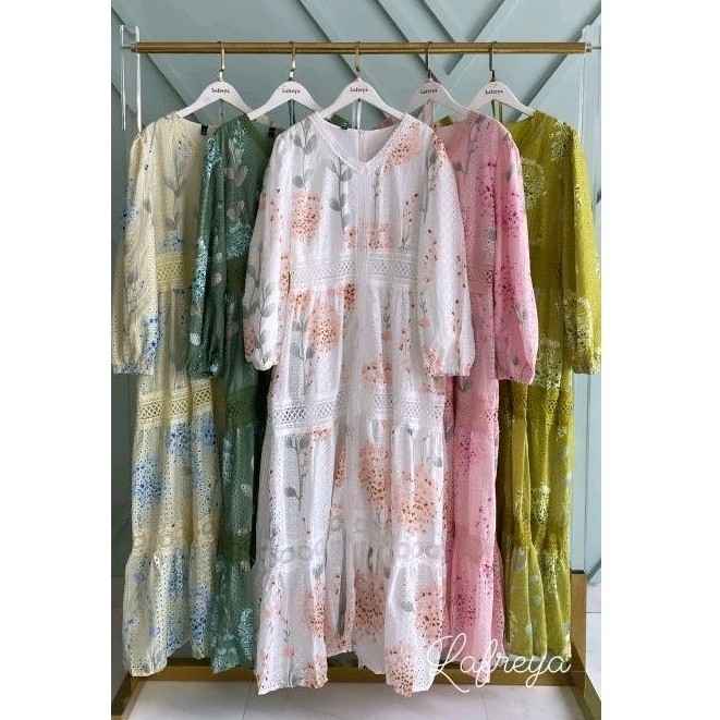 Gas Zavier, safrina dress, lafreya dress, gas putih, white maxi, dress katun bordir, gas eyelet, gas