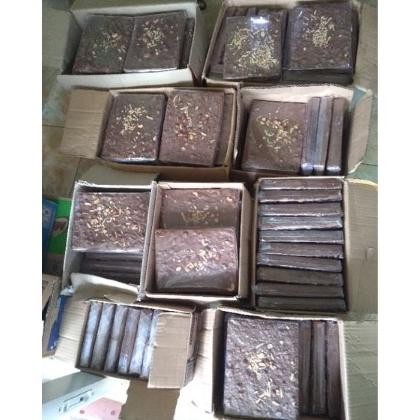 

Coklat Blok Silverqueen 1kg Cokelat Kiloan Mix Milk Delfi isi kacang mede GVS