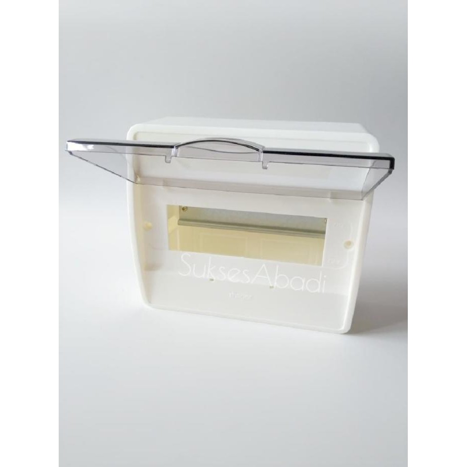 BOX MCB 8 GROUP OUTBOW HAGER