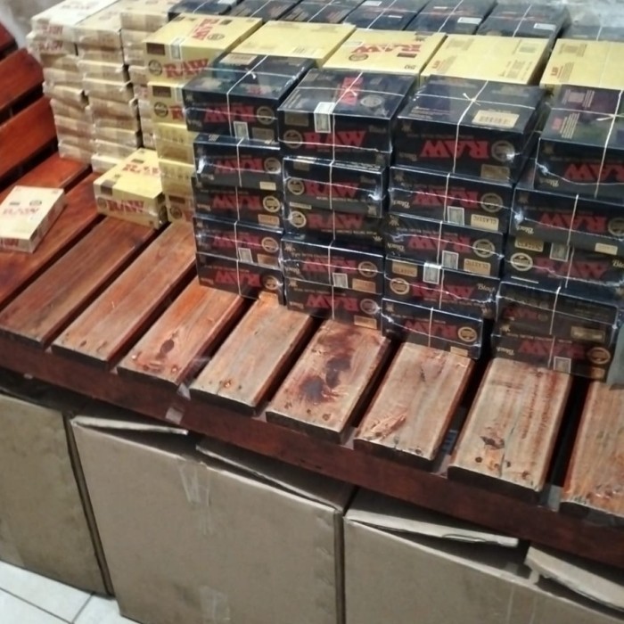 

SiapKirimGan- Kertas RAW paper premium king size 110mm ,coklat dan hitam 1 box