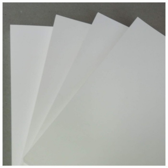 

1 RIM KERTAS IVORY 230 GR UKURAN PLANO / 65 CM X 100 CM