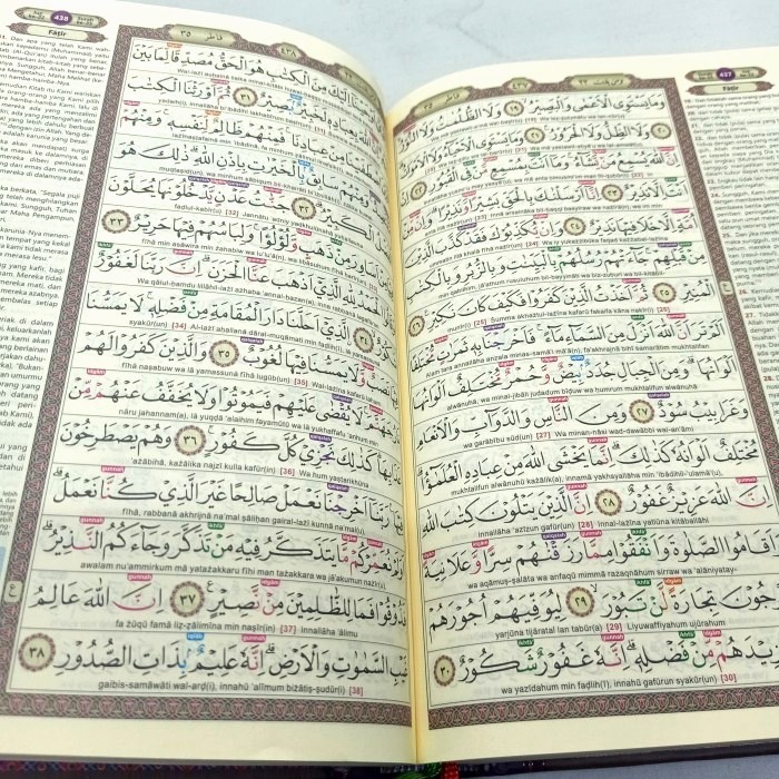 Alquran Tajwid Warna Terjemahan Dan Latin Al Karim : Besar A4