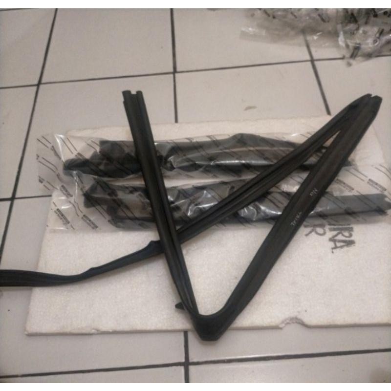 Karet Channel Pintu Tengah Kiri Rl Mobil Avanza Xenia Original Hrg
