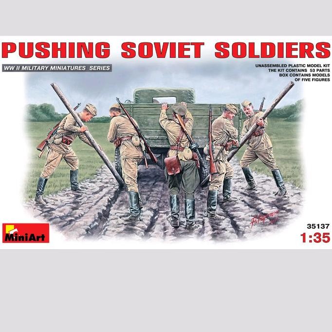 1/35 Soviet Soldier Pushing Miniart model kit mokit