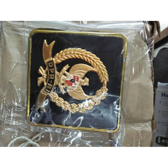 emblem DPR RI plat mobil