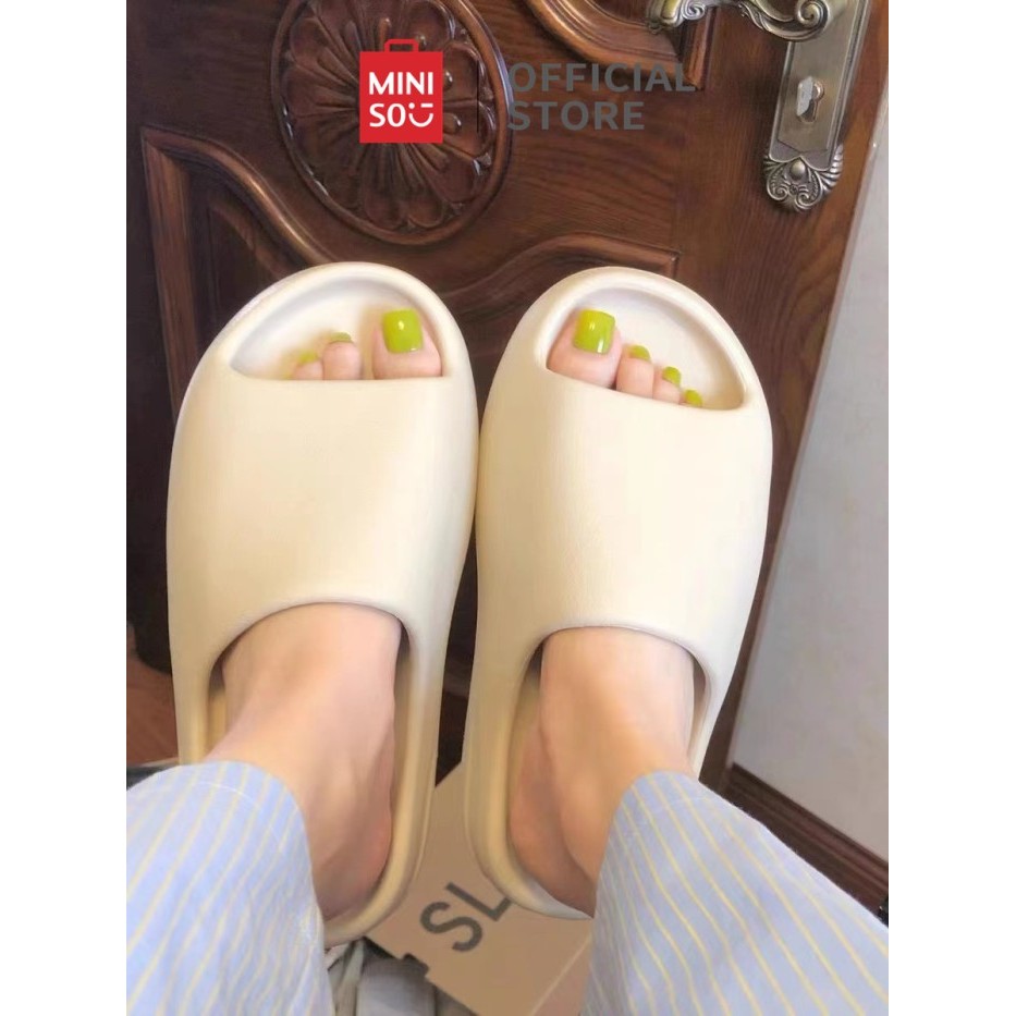 MINISO Sandal Wanita dan Pria Flat Sandals Sandal Tebal Empuk Sendal