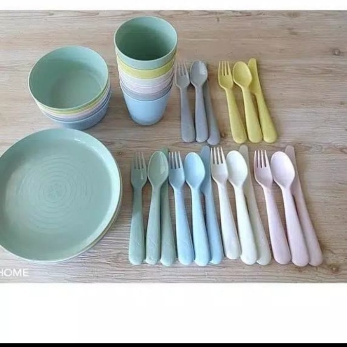 1 Set Alat Makan Plastik Lengkap (Mangkuk,Piring,Gelas,Garpu,Sendok)