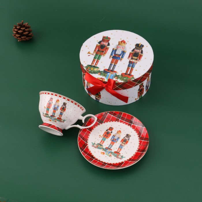 

[ ISI 1 CANGKIR SET ] LECORA CHRISTMAS HAMPERS SET SOUVENIR KADO NATAL ISI 2 CANGKIR SET GELAS