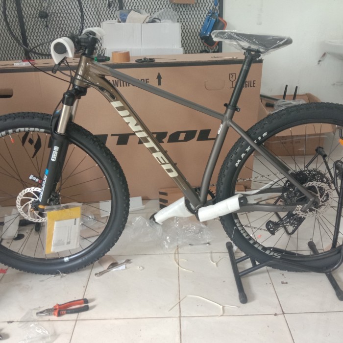 Sepeda MTB United Clovis 6.10 27,5