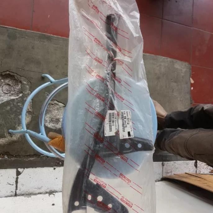 TIANG LOCK KAP MESIN INNOVA SAMPAI 2013 SBLM YG GRILLNYA LEBAR ORI PROMO